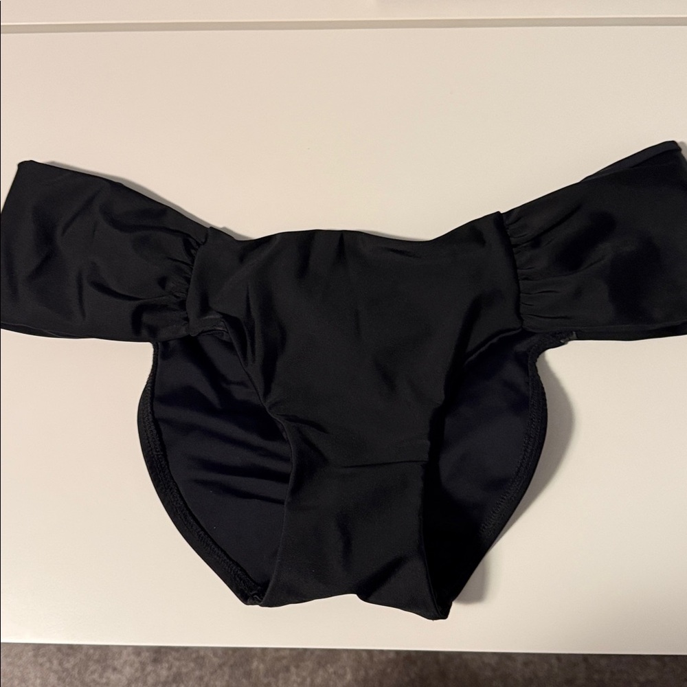 Alexis’s Swimwear BLACK TRI-TOP- Size F BLACK SCRUNCH BOTTOMS- Size 3 (Large) - Picture 6 of 13